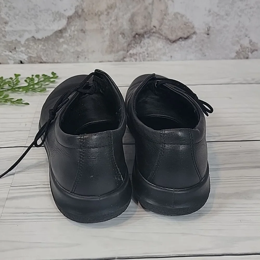 Ecco Sneakers Black Leather Soft 7 Tie Closure Womens Size 9/9.5 ( Eu 40 )